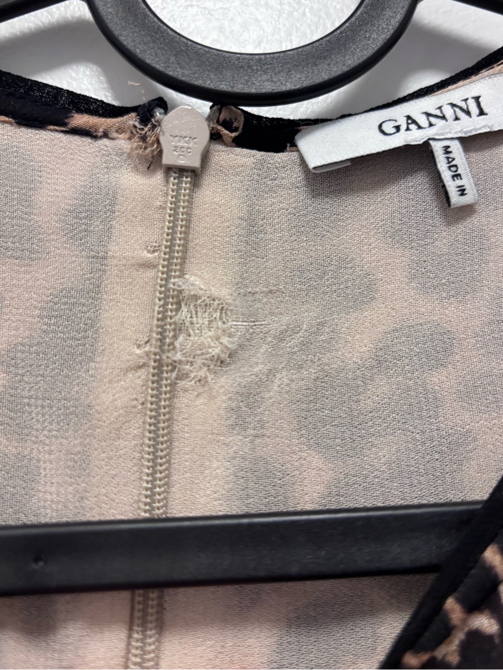 GANNI
MULLIN GEORGETTE TOP - LEOPARD Minor Flaws* - Picture 16 of 16